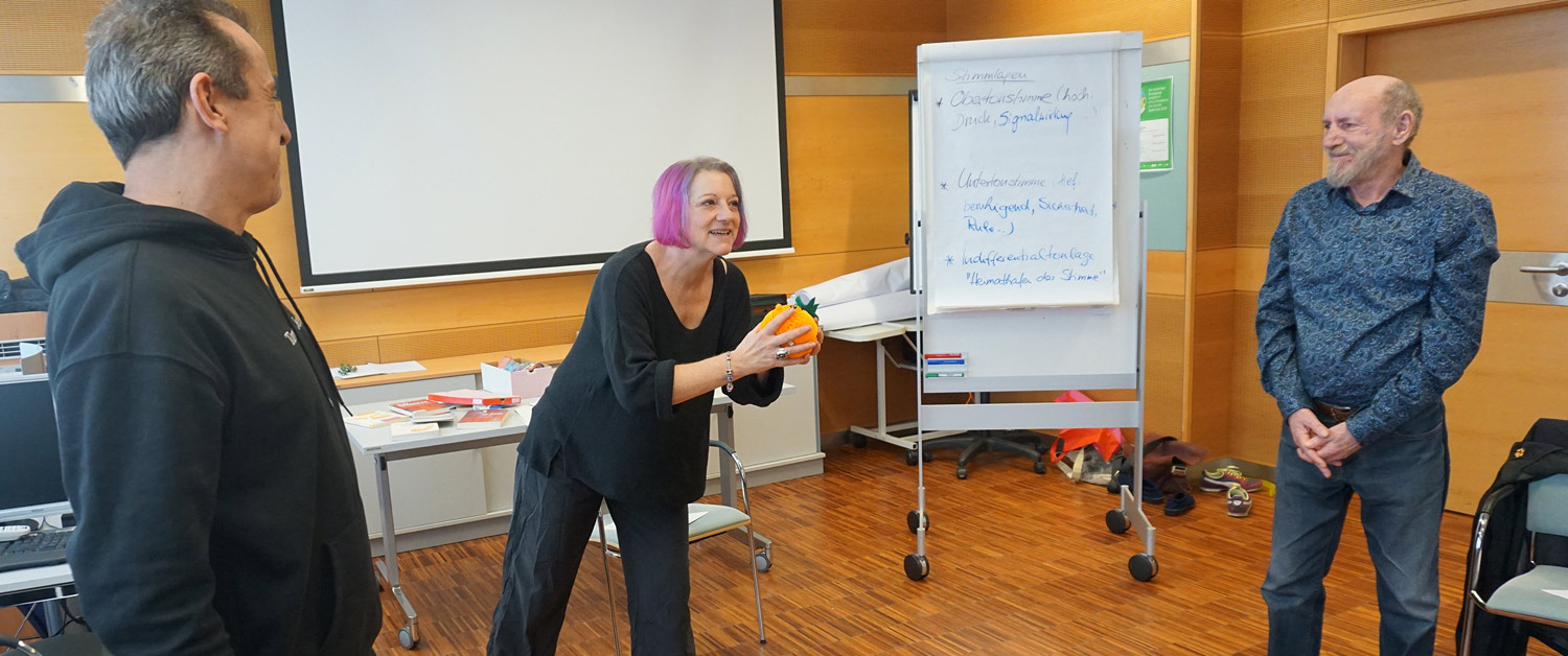 Workshop am 14.03.2023 mit Isabel-Maria Kurth: „PowerVoiceTraining – machen Sie mit Ihrem stimmlichen Ausdruck Eindruck“. 
